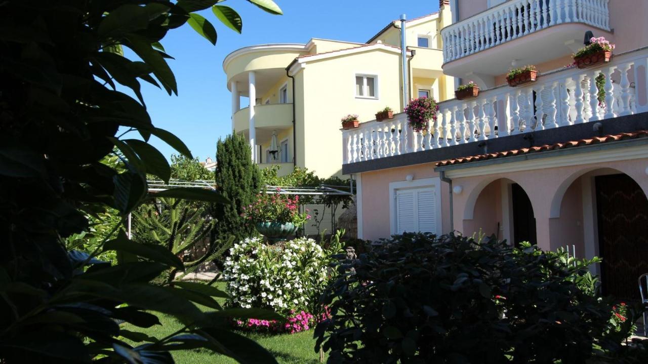 Apartments Ravlić Ana Malinska Zewnętrze zdjęcie