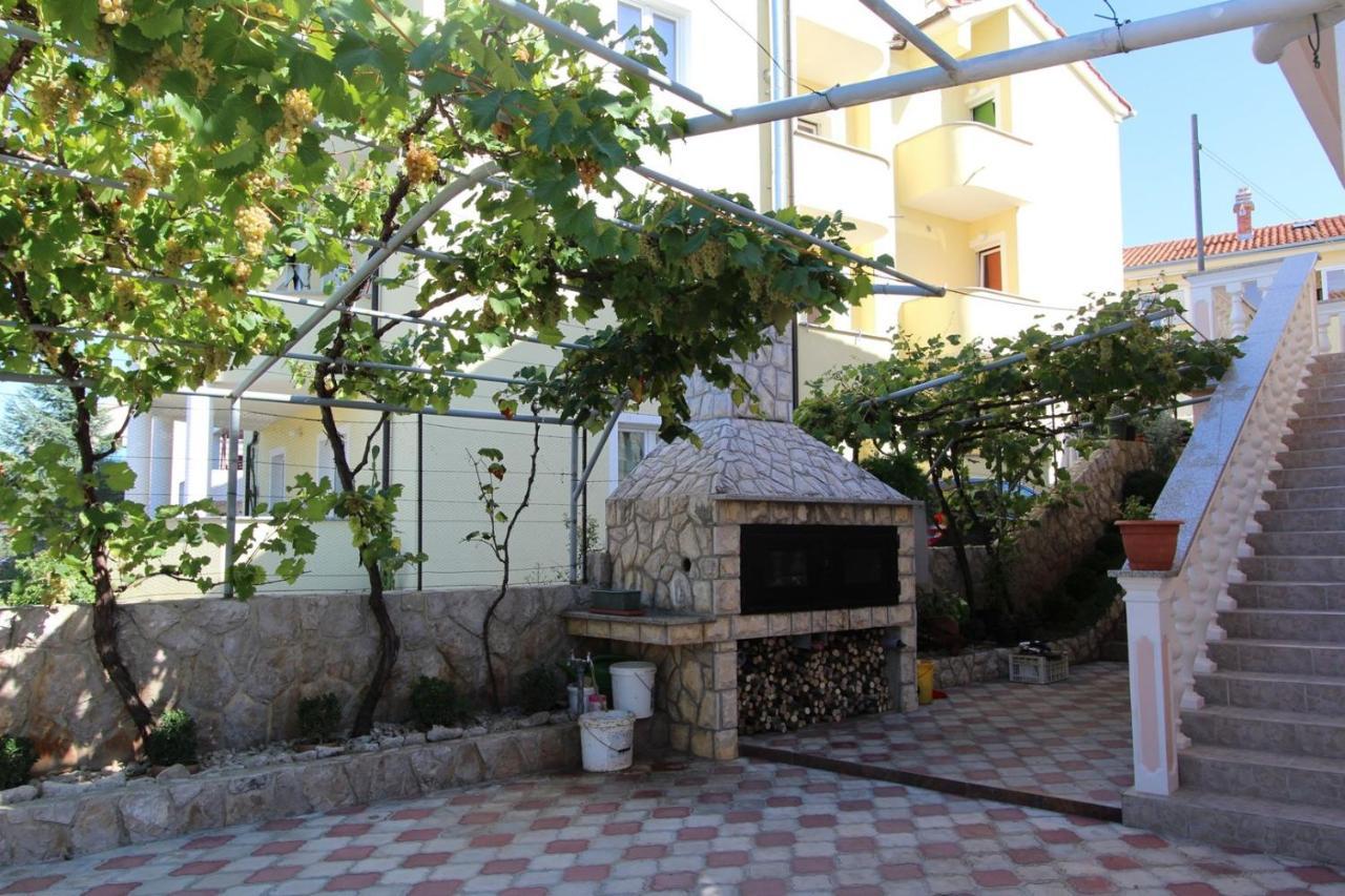 Apartments Ravlić Ana Malinska Zewnętrze zdjęcie