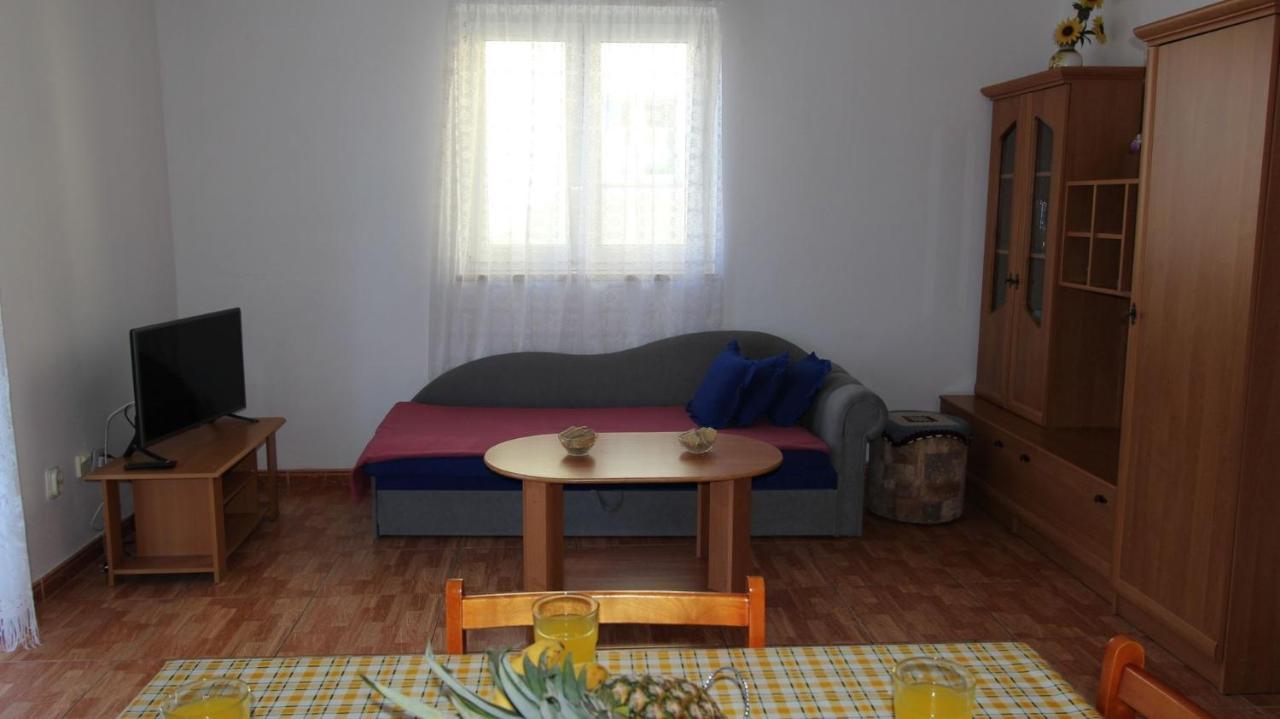 Apartments Ravlić Ana Malinska Zewnętrze zdjęcie